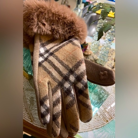 NIP Plaid /fur trimmed Gloves Velvety lined - Picture 4 of 8